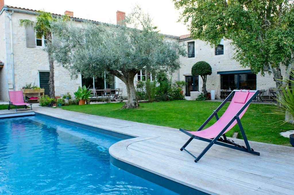 Bed and Breakfast Un Banc Au Soleil Marsilly  Esterno foto